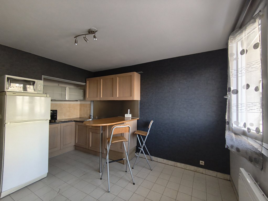 APPARTEMENT T2 A LOUER - ST ETIENNE - 30.94 m2 - 345 &euro; charges comprises par mois