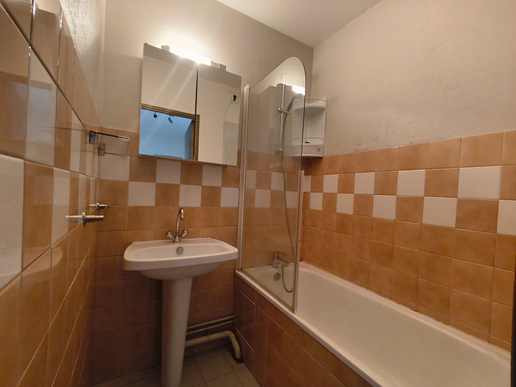 APPARTEMENT T2 A LOUER - ST ETIENNE - 30.94 m2 - 345 &euro; charges comprises par mois