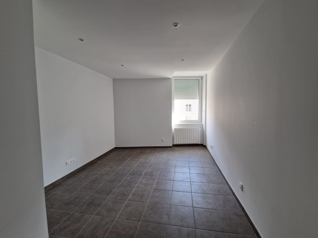 APPARTEMENT T2 A LOUER - ST ETIENNE - 34.21 m2 - 495 &euro; charges comprises par mois