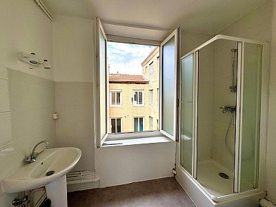 APPARTEMENT T2 A LOUER - ST ETIENNE - 39.06 m2 - 420 € charges comprises par mois