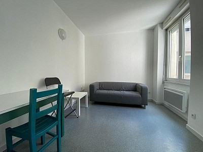 APPARTEMENT T2 A LOUER - ST ETIENNE - 31 m2 - 415 € charges comprises par mois
