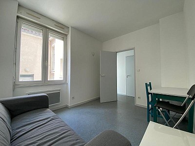 APPARTEMENT T2 A LOUER - ST ETIENNE - 31 m2 - 415 € charges comprises par mois