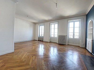 APPARTEMENT T2 A LOUER - ST ETIENNE - 65.72 m2 - 615 € charges comprises par mois