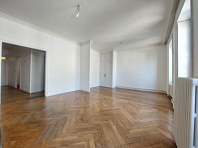 APPARTEMENT T2 A LOUER - ST ETIENNE - 65.72 m2 - 615 € charges comprises par mois