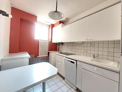 APPARTEMENT T2 A LOUER - ST ETIENNE - 65.72 m2 - 615 € charges comprises par mois