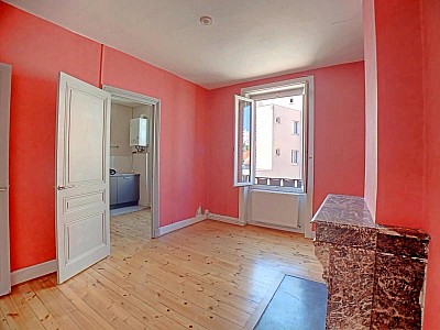 APPARTEMENT T2 A LOUER - ST ETIENNE - 56.33 m2 - 470 € charges comprises par mois