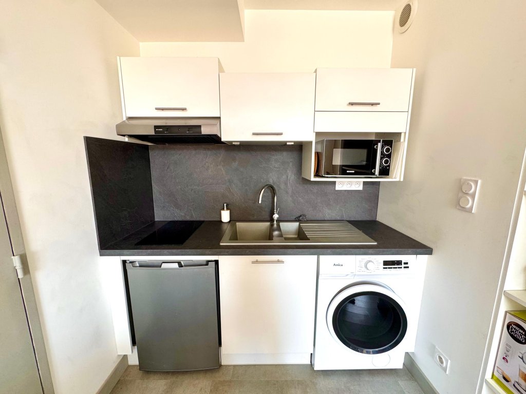 APPARTEMENT T2 A LOUER - ST ETIENNE - 31.13 m2 - 420 &euro; charges comprises par mois