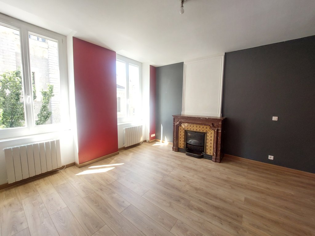 APPARTEMENT T2 A LOUER - ST ETIENNE - 49.45 m2 - 455 &euro; charges comprises par mois