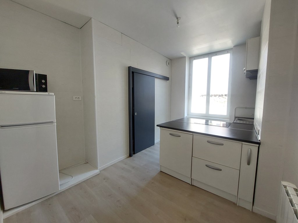 APPARTEMENT T2 A LOUER - ST ETIENNE - 49.45 m2 - 455 &euro; charges comprises par mois