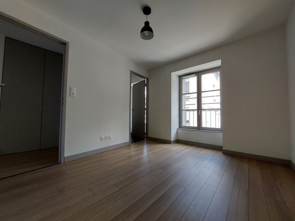 APPARTEMENT T2 A LOUER - ST ETIENNE - 55.28 m2 - 660 &euro; charges comprises par mois