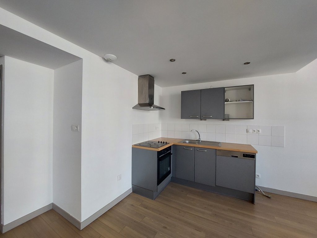 APPARTEMENT T2 A LOUER - ST ETIENNE - 55.28 m2 - 660 &euro; charges comprises par mois