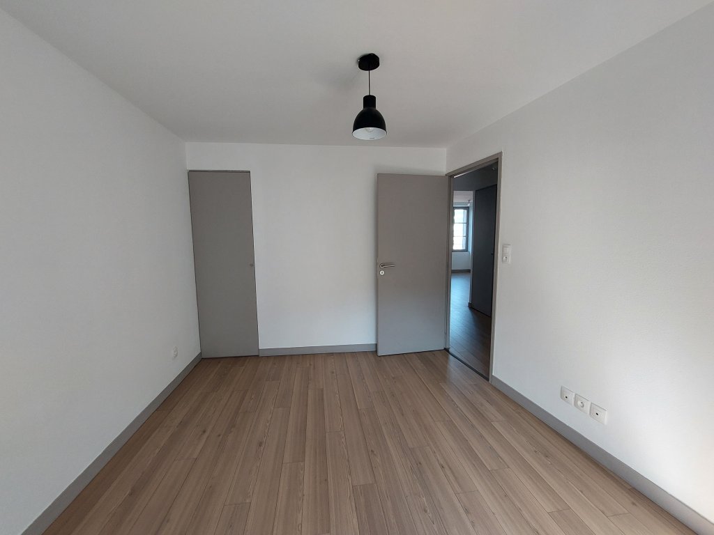 APPARTEMENT T2 A LOUER - ST ETIENNE - 55.28 m2 - 660 &euro; charges comprises par mois