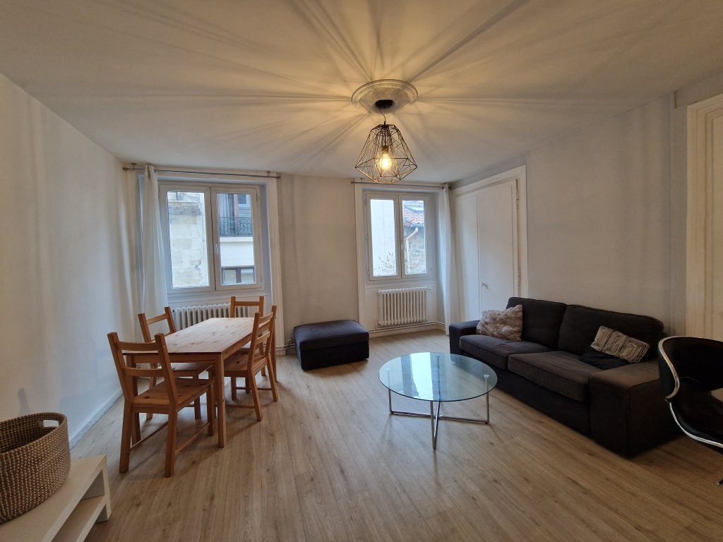 APPARTEMENT T2 A LOUER - ST ETIENNE - 61.98 m2 - 600 &euro; charges comprises par mois