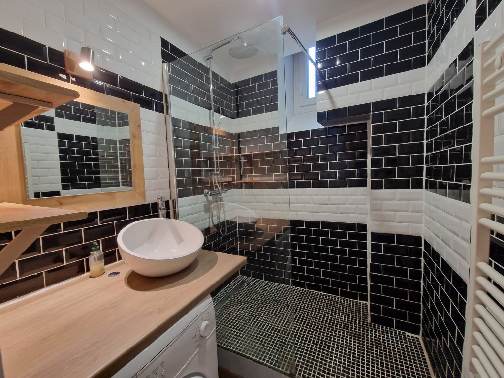 APPARTEMENT T2 A LOUER - ST ETIENNE - 61.98 m2 - 600 &euro; charges comprises par mois