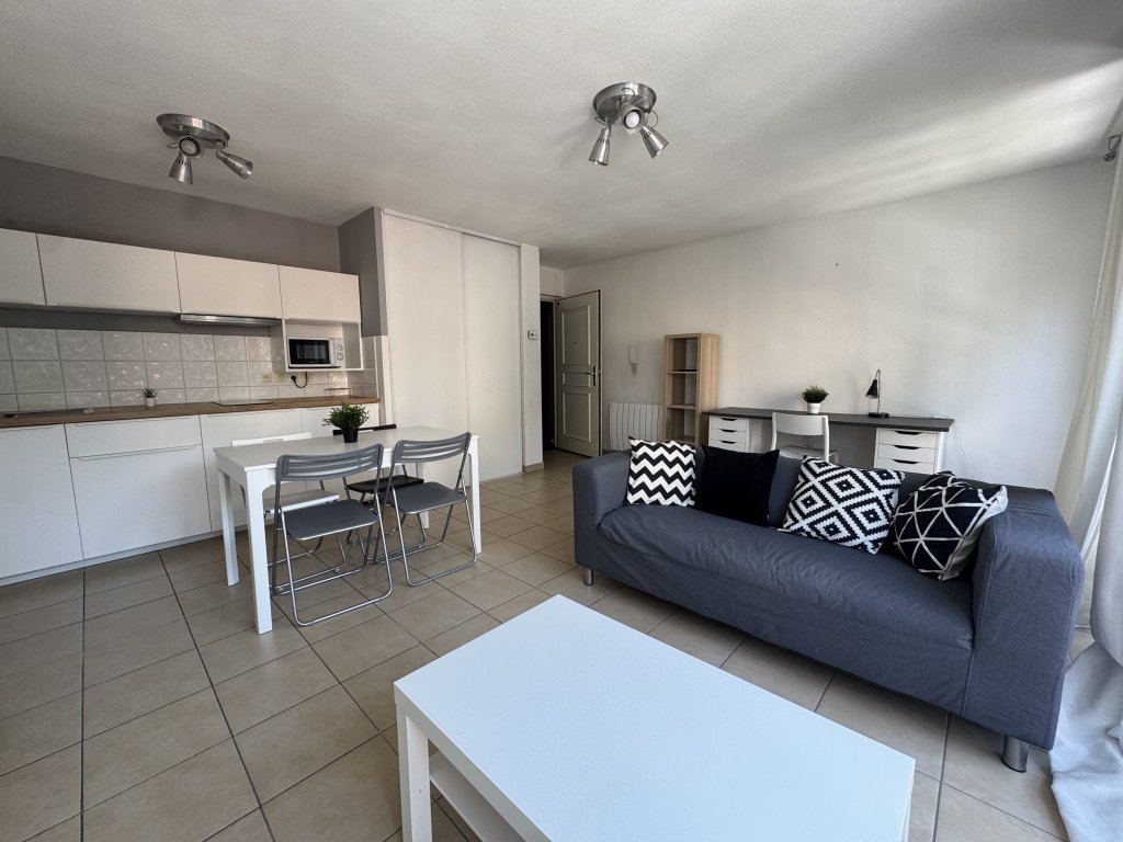 APPARTEMENT T2 A LOUER - ST ETIENNE - 43.04 m2 - 515 &euro; charges comprises par mois