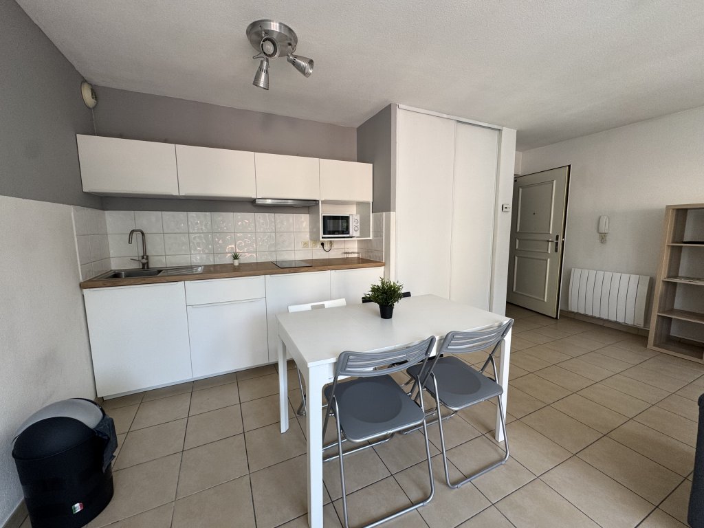 APPARTEMENT T2 A LOUER - ST ETIENNE - 43.04 m2 - 515 &euro; charges comprises par mois