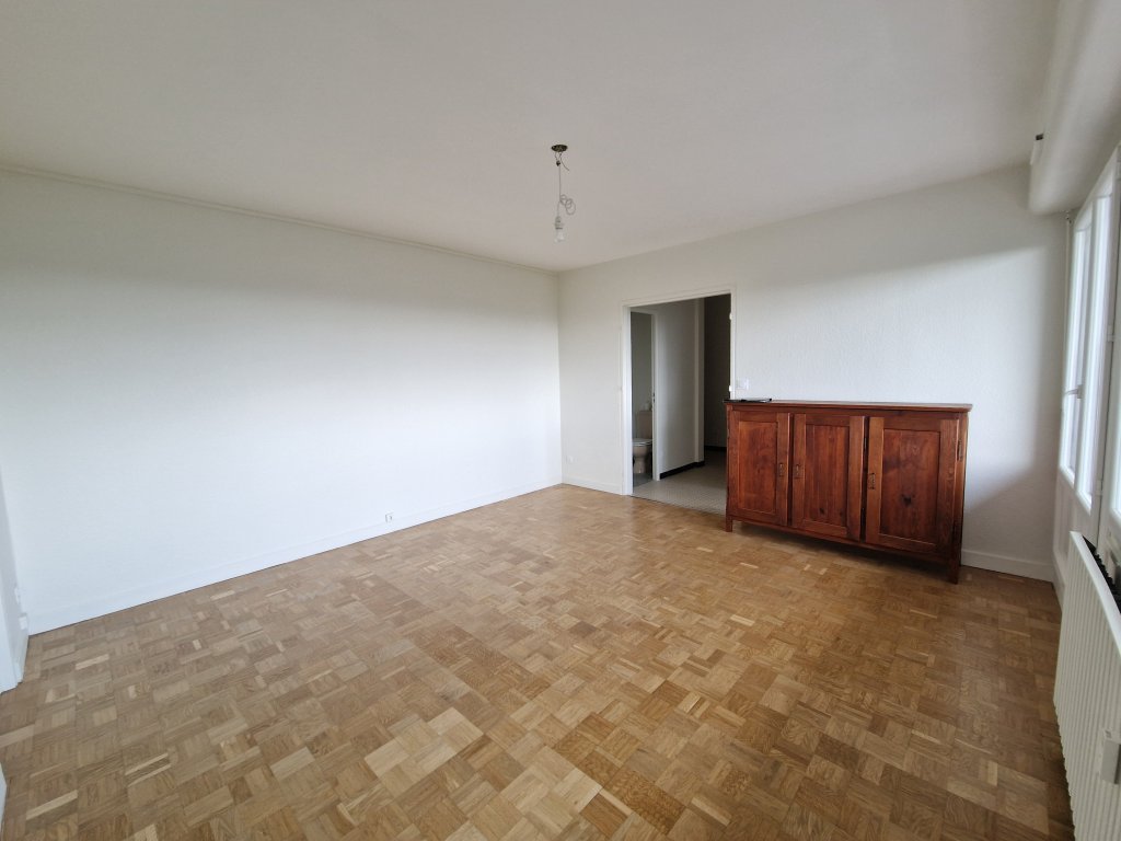 APPARTEMENT T2 A LOUER - ST ETIENNE Le Portail Rouge - 49.39 m2 - 550 &euro; charges comprises par mois