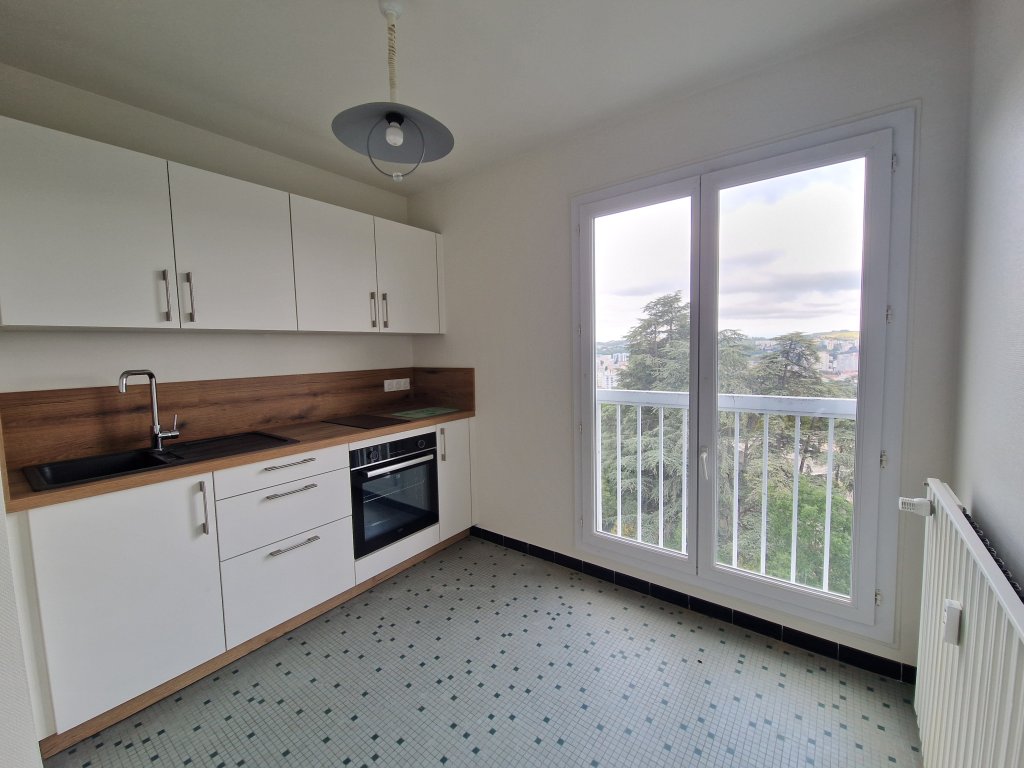 APPARTEMENT T2 A LOUER - ST ETIENNE Le Portail Rouge - 49.39 m2 - 550 &euro; charges comprises par mois