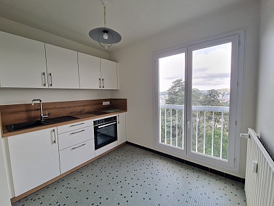 APPARTEMENT T2 A LOUER - ST ETIENNE Le Portail Rouge - 49.39 m2 - 550 € charges comprises par mois