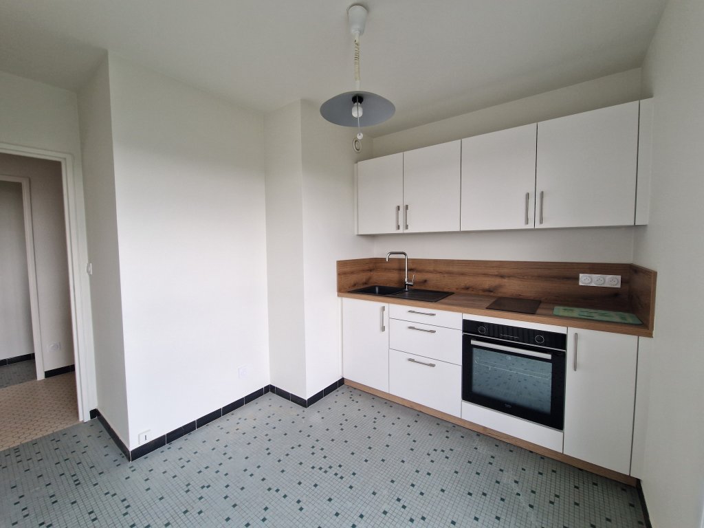 APPARTEMENT T2 A LOUER - ST ETIENNE Le Portail Rouge - 49.39 m2 - 550 &euro; charges comprises par mois