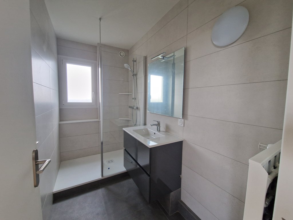 APPARTEMENT T2 A LOUER - ST ETIENNE Le Portail Rouge - 49.39 m2 - 550 &euro; charges comprises par mois