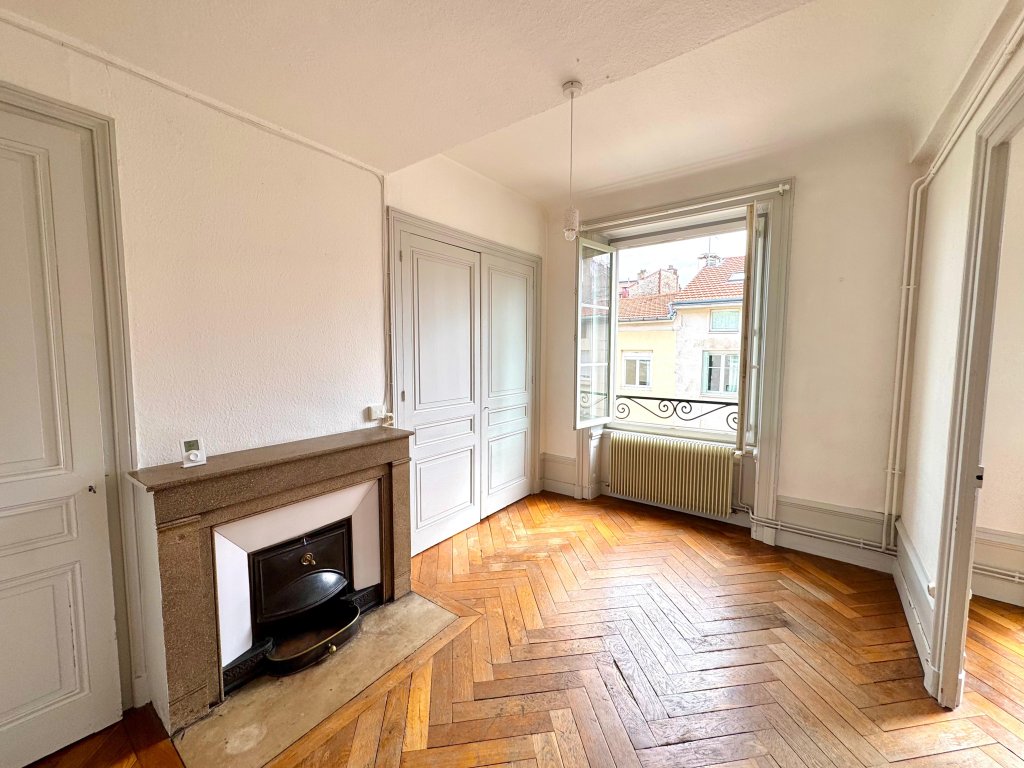 APPARTEMENT T2 A LOUER - ST ETIENNE - 39.06 m2 - 375 &euro; charges comprises par mois