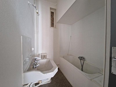 APPARTEMENT T2 A LOUER - ST ETIENNE - 51.52 m2 - 590 € charges comprises par mois