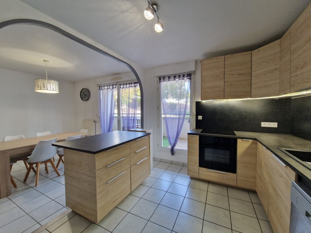 APPARTEMENT T2 A LOUER - ST PRIEST EN JAREZ - 54.78 m2 - 730 &euro; charges comprises par mois