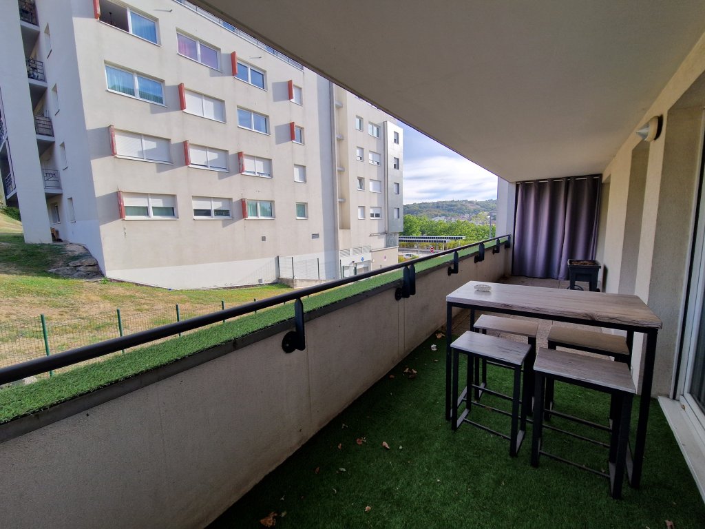 APPARTEMENT T2 A LOUER - ST PRIEST EN JAREZ - 54.78 m2 - 730 &euro; charges comprises par mois