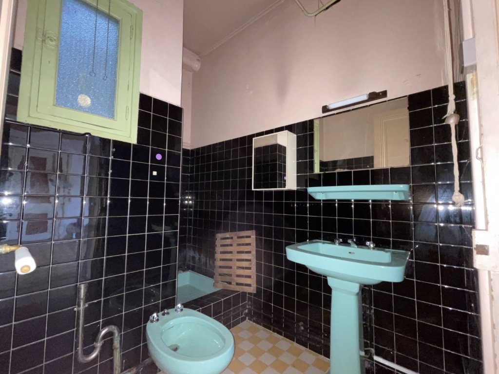 APPARTEMENT T2 A VENDRE - ST ETIENNE Carnot - 50.6 m2 - 35 000 &euro;