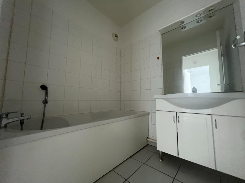 APPARTEMENT T2 A VENDRE - ST ETIENNE CARNOT - 52 m2 - 87 000 &euro;