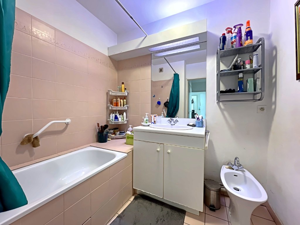 APPARTEMENT T2 A VENDRE - ST ETIENNE - 48.45 m2 - 77 000 &euro;