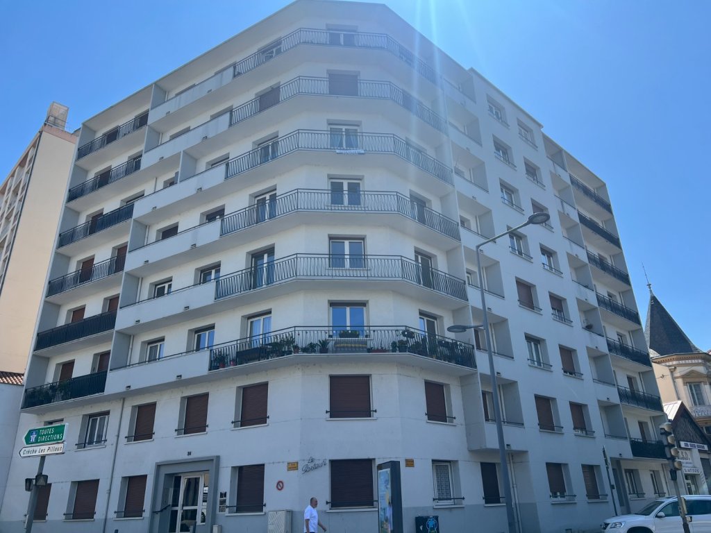 APPARTEMENT T2 A VENDRE - ST ETIENNE - 52.43 m2 - 59 000 &euro;