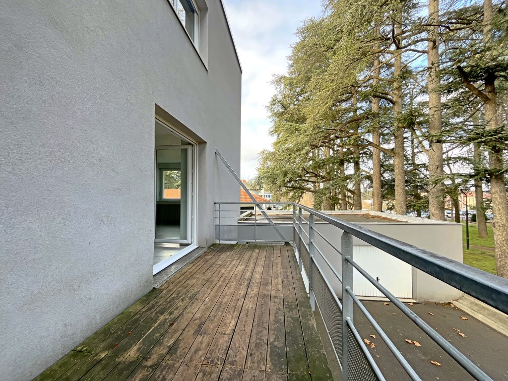 APPARTEMENT T3 A LOUER - ANDREZIEUX BOUTHEON - 65.21 m2 - 815 &euro; charges comprises par mois
