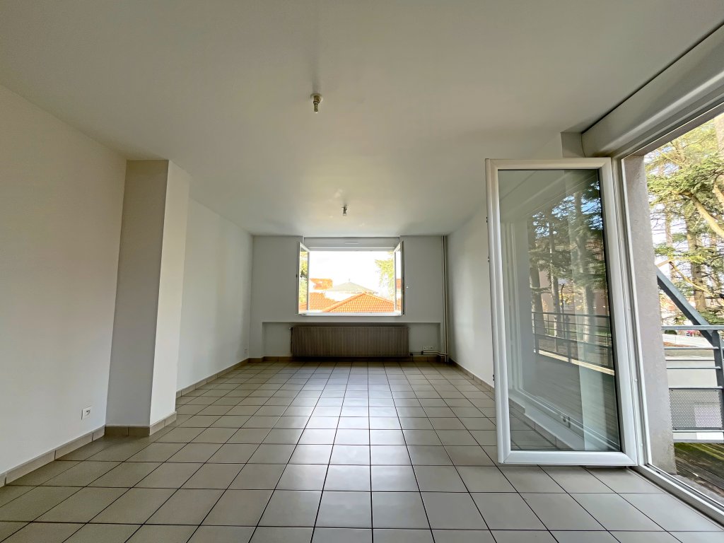 APPARTEMENT T3 A LOUER - ANDREZIEUX BOUTHEON - 65.21 m2 - 815 &euro; charges comprises par mois