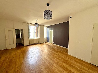 APPARTEMENT T3 A LOUER - ST ETIENNE - 84 m2 - 720 € charges comprises par mois