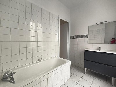 APPARTEMENT T3 A LOUER - ST ETIENNE - 82.19 m2 - 620 € charges comprises par mois