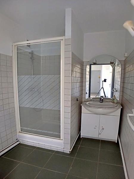 APPARTEMENT T3 A LOUER - ST ETIENNE - 63.98 m2 - 705 &euro; charges comprises par mois