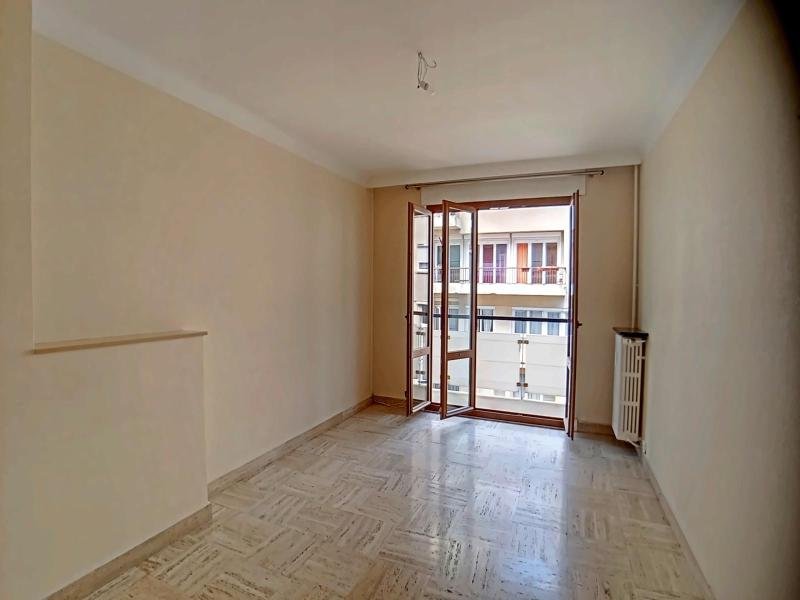 APPARTEMENT T3 A LOUER - ST ETIENNE - 83.34 m2 - 638 &euro; charges comprises par mois