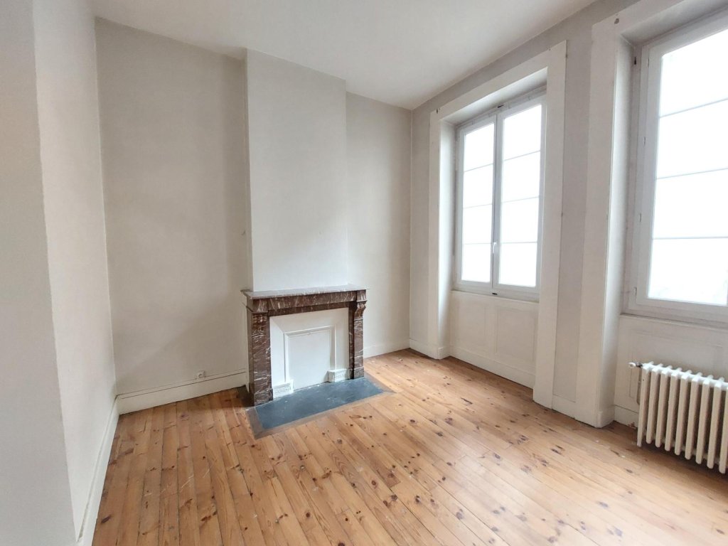 APPARTEMENT T3 A LOUER - ST ETIENNE - 71.89 m2 - 498 &euro; charges comprises par mois
