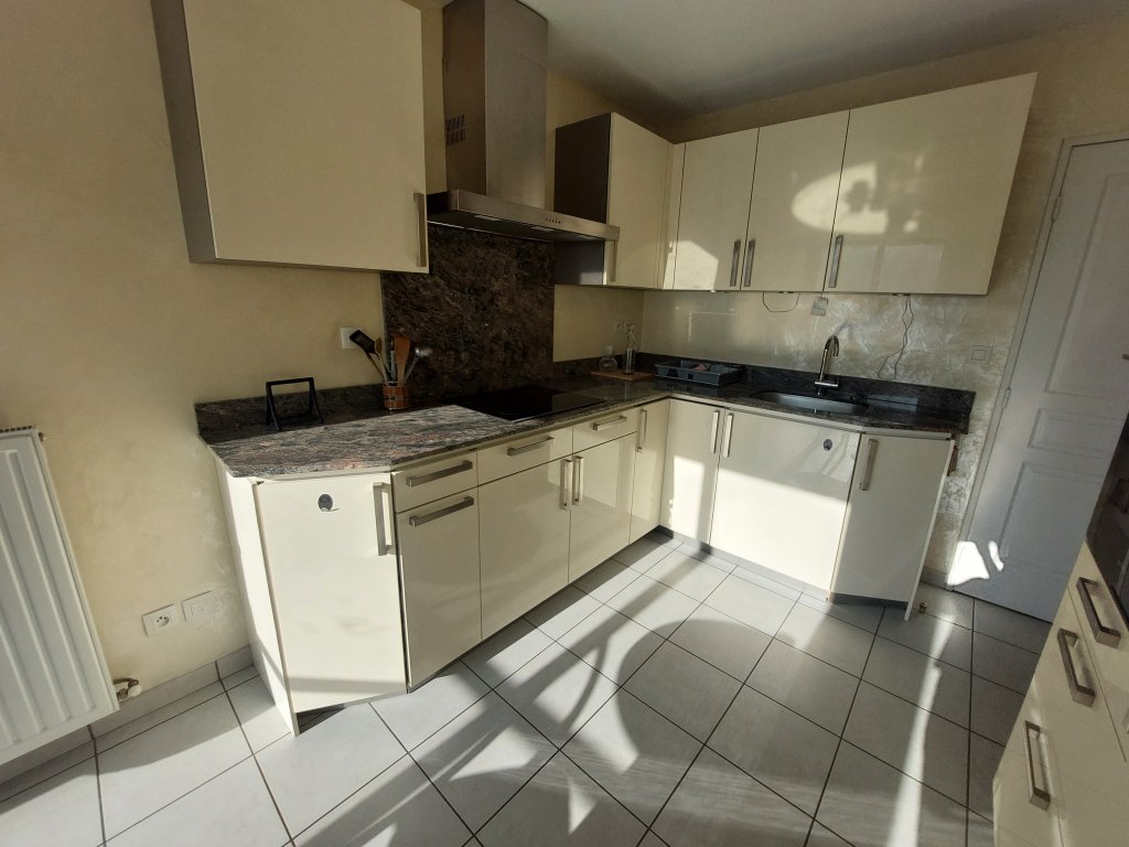 APPARTEMENT T3 A LOUER - ST ETIENNE - 88.68 m2 - 810 &euro; charges comprises par mois