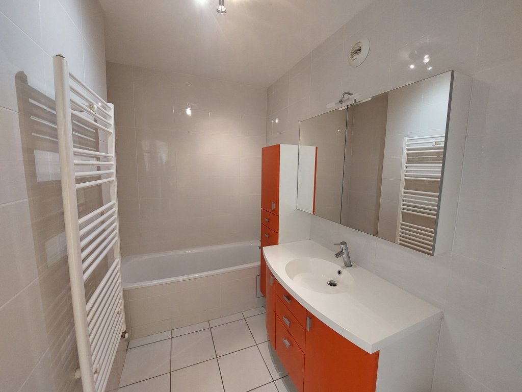 APPARTEMENT T3 A LOUER - ST ETIENNE - 88.68 m2 - 810 &euro; charges comprises par mois