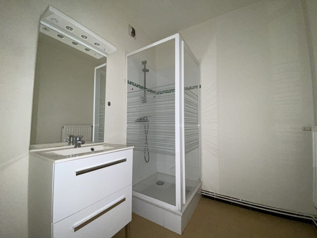 APPARTEMENT T3 A LOUER - ST ETIENNE - 63.21 m2 - 495 &euro; charges comprises par mois