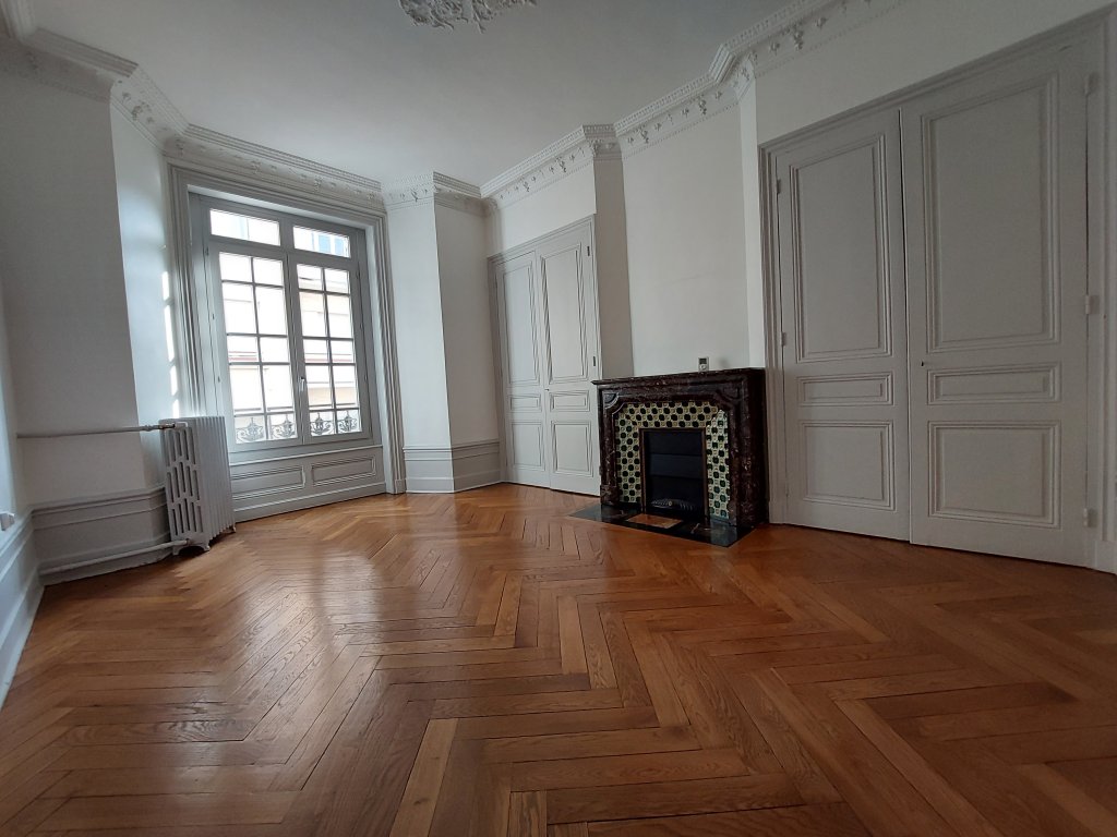APPARTEMENT T3 A LOUER - ST ETIENNE - 87.77 m2 - 780 &euro; charges comprises par mois