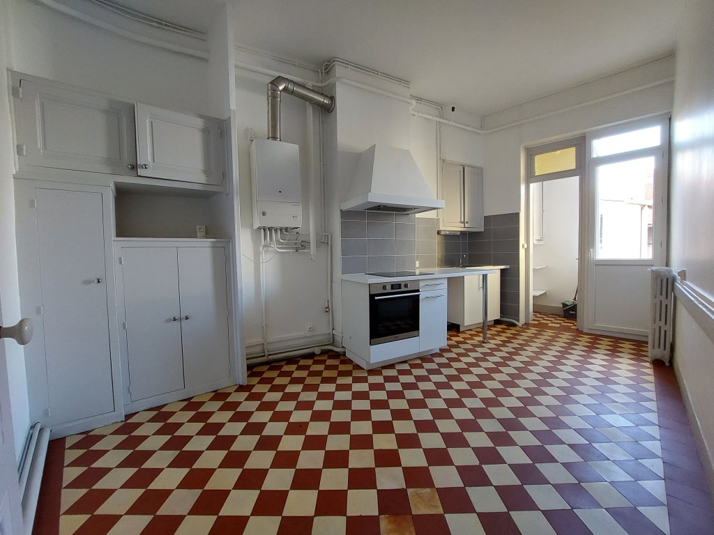 APPARTEMENT T3 A LOUER - ST ETIENNE - 87.77 m2 - 780 &euro; charges comprises par mois