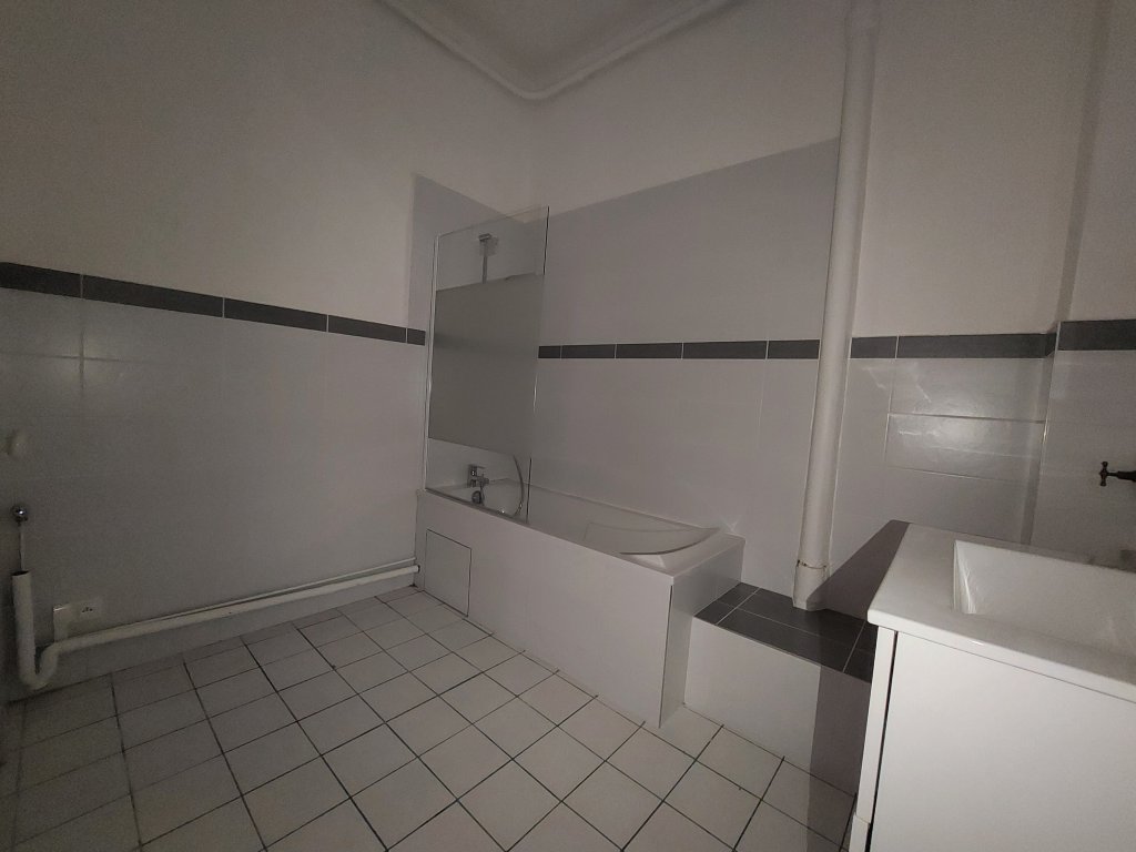 APPARTEMENT T3 A LOUER - ST ETIENNE - 87.77 m2 - 780 &euro; charges comprises par mois