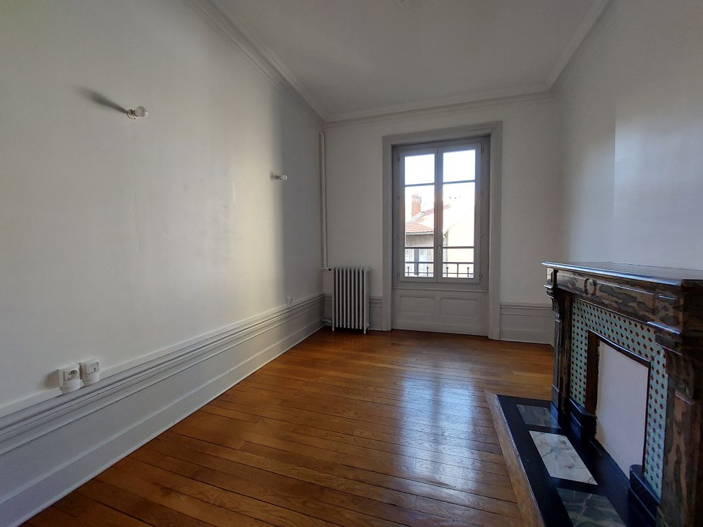 APPARTEMENT T3 A LOUER - ST ETIENNE - 87.77 m2 - 780 &euro; charges comprises par mois