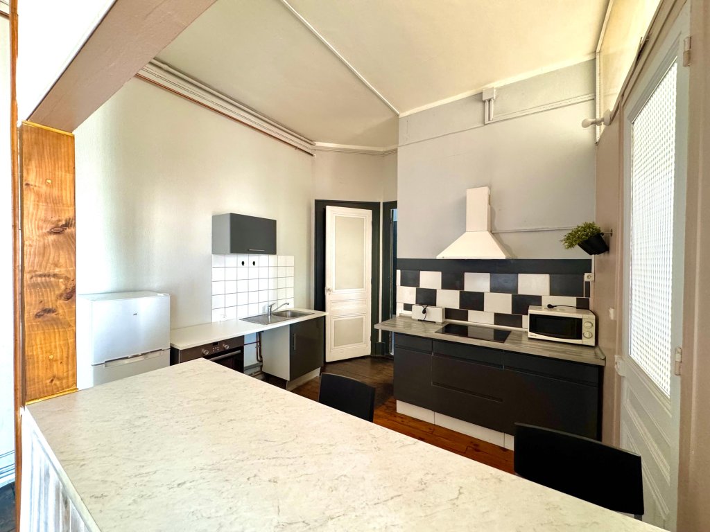 APPARTEMENT T3 A LOUER - ST ETIENNE - 78.59 m2 - 645 &euro; charges comprises par mois