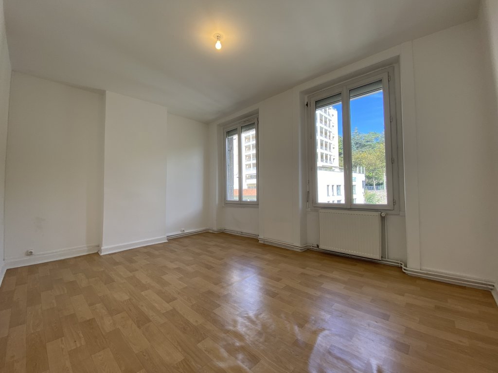APPARTEMENT T3 A LOUER - ST ETIENNE - 54.2 m2 - 490 &euro; charges comprises par mois