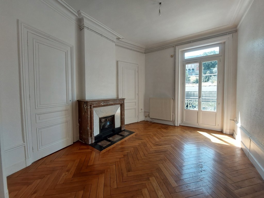 APPARTEMENT T3 A LOUER - ST ETIENNE - 79.43 m2 - 690 &euro; charges comprises par mois
